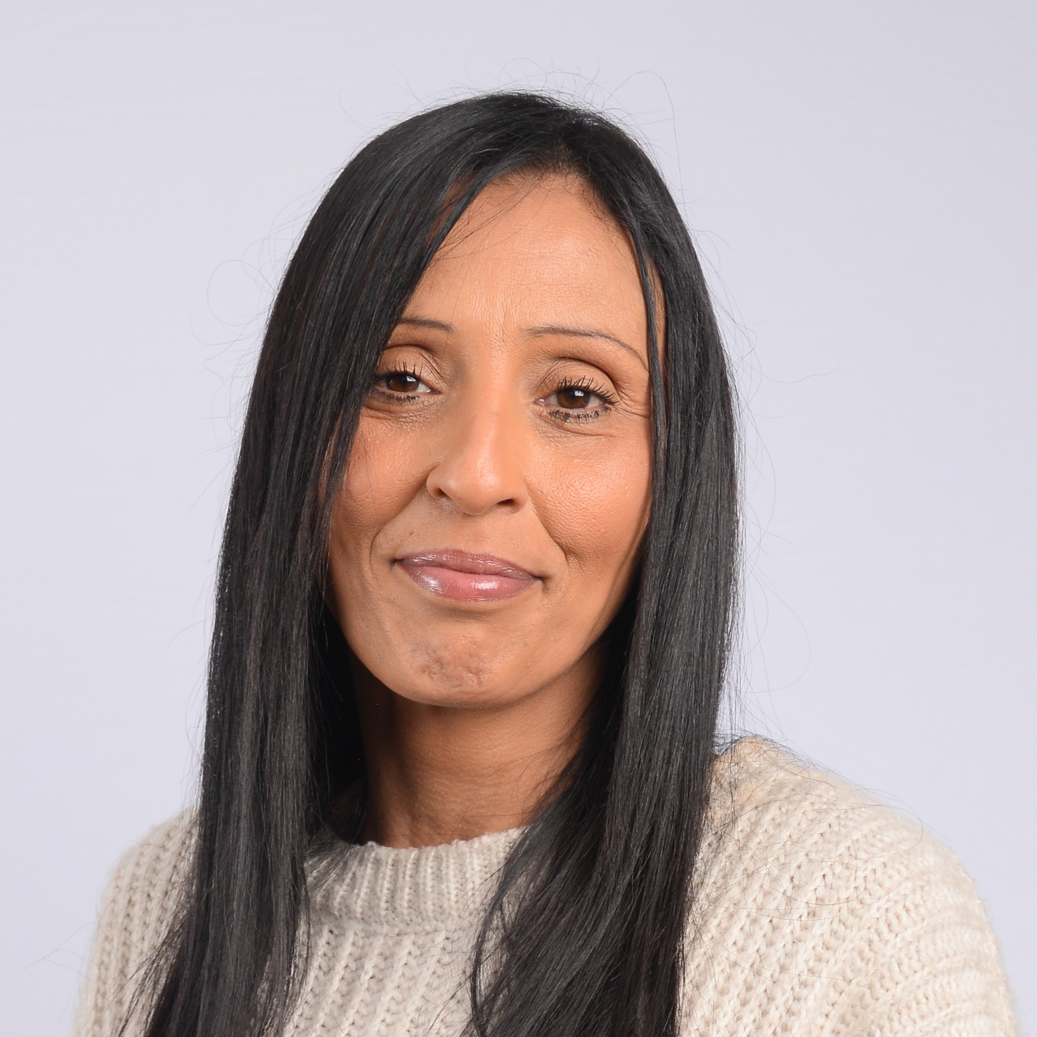 Portrait de Loubna Mimouni, colistière de la liste En avant Rosny pour les municipales 2026 à Rosny-sous-Bois